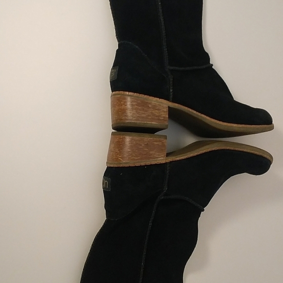 UGG Classic Black Leather Suede Ankle Boots Size 6.5  Low Block Heels 1.5 inches - Picture 2 of 13
